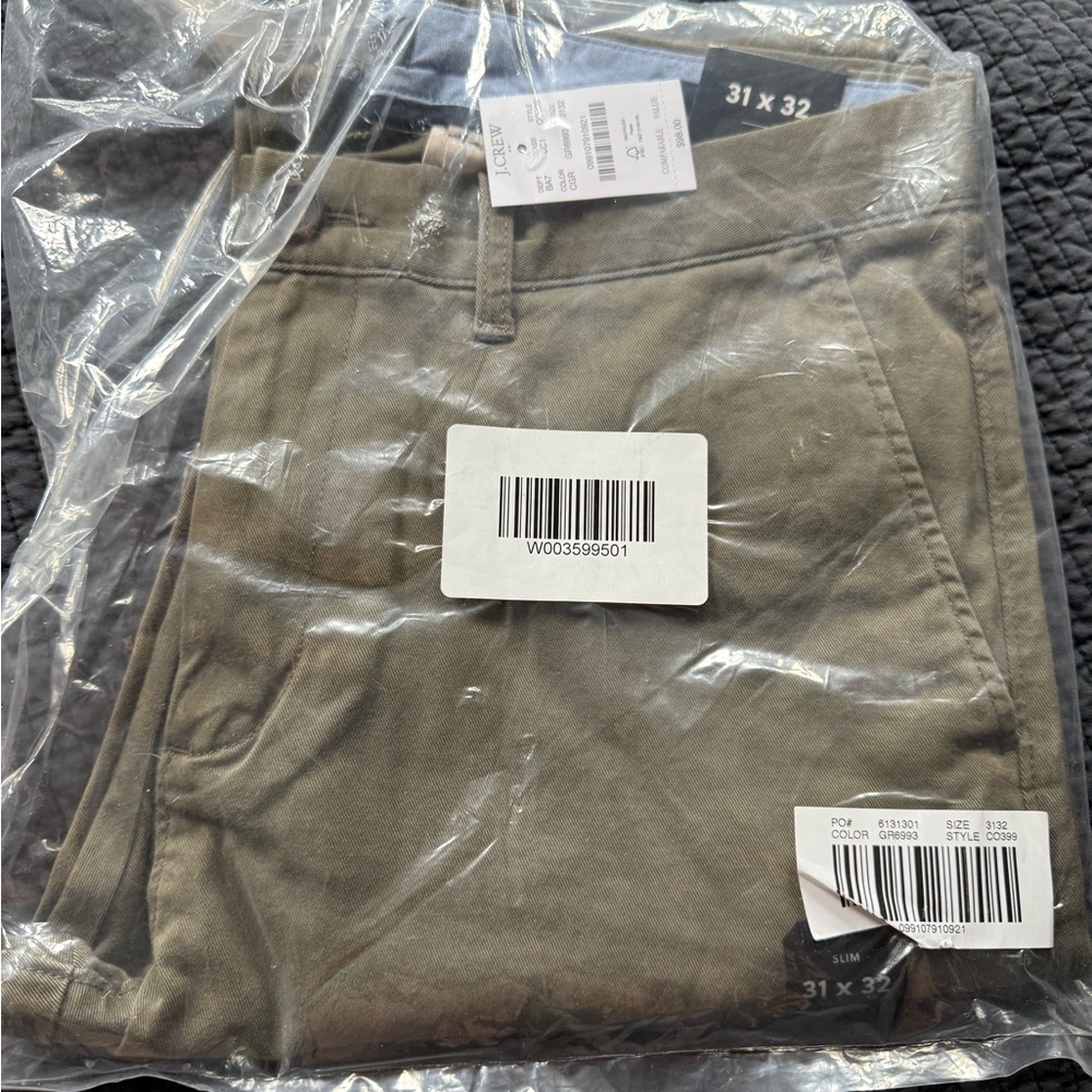 J.Crew Men’s Slim-Fit Original Chino in Catskill Green